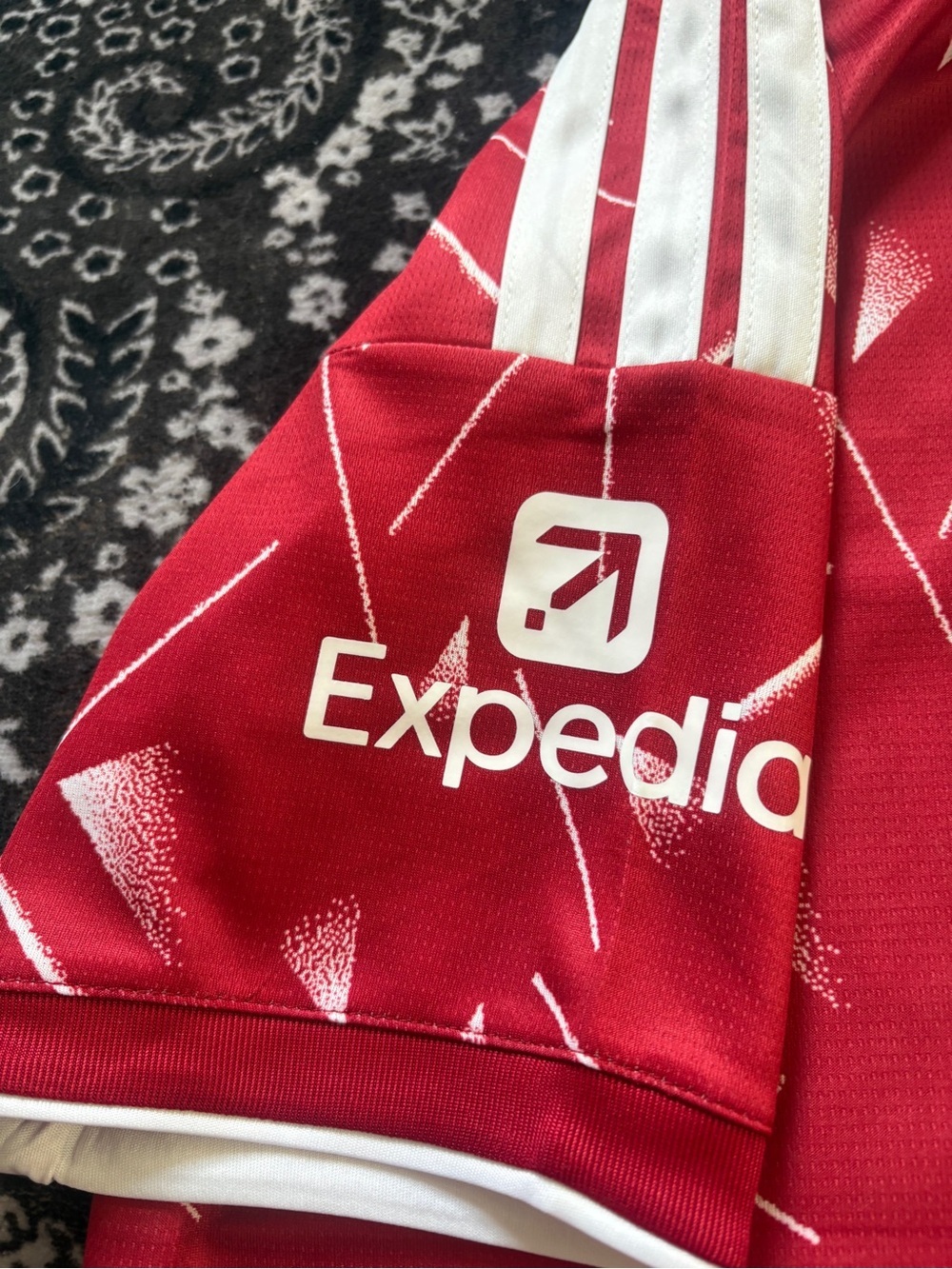Liverpool FC 2026/27 Home Jersey Men Sizes - Picture 3 of 3